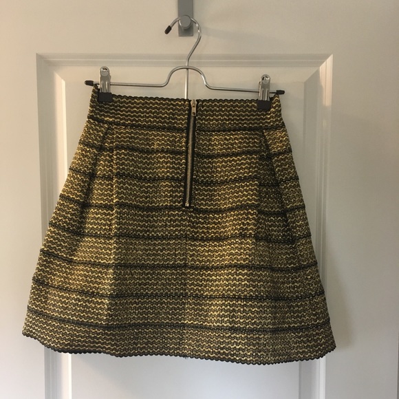 Black and gold skirt with zipper closure - Picture 3 of 6